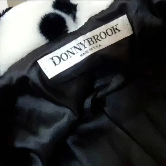 Donny Brook  Mob Wife Graphic Faces Faux Fur Coat.. - Picture 11 of 14